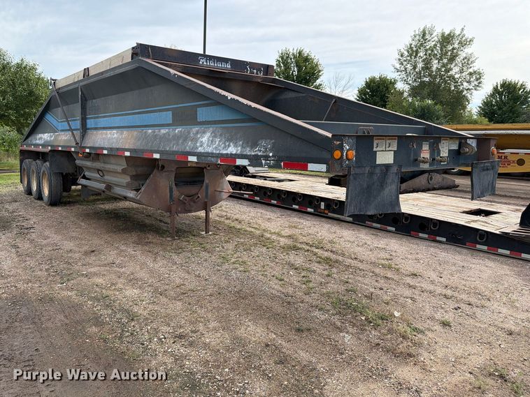 image for item EA0453 1995 Midland bottom dump trailer