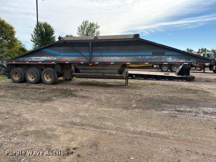image for item EA0453 1995 Midland bottom dump trailer