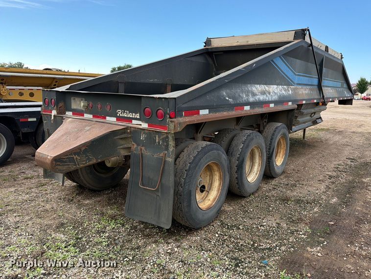 image for item EA0453 1995 Midland bottom dump trailer
