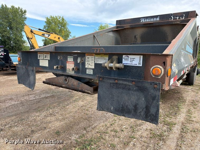 image for item EA0453 1995 Midland bottom dump trailer