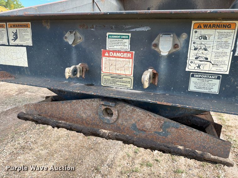 image for item EA0453 1995 Midland bottom dump trailer