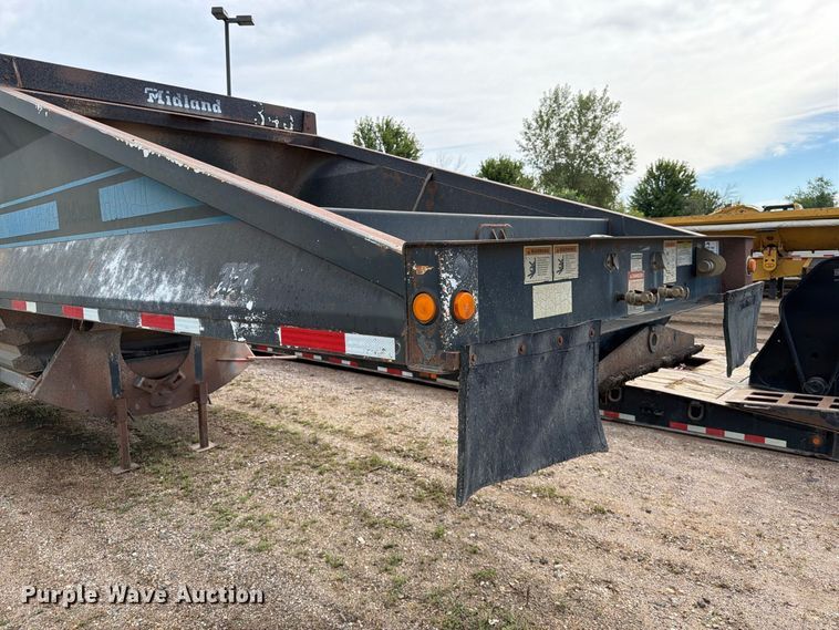 image for item EA0453 1995 Midland bottom dump trailer