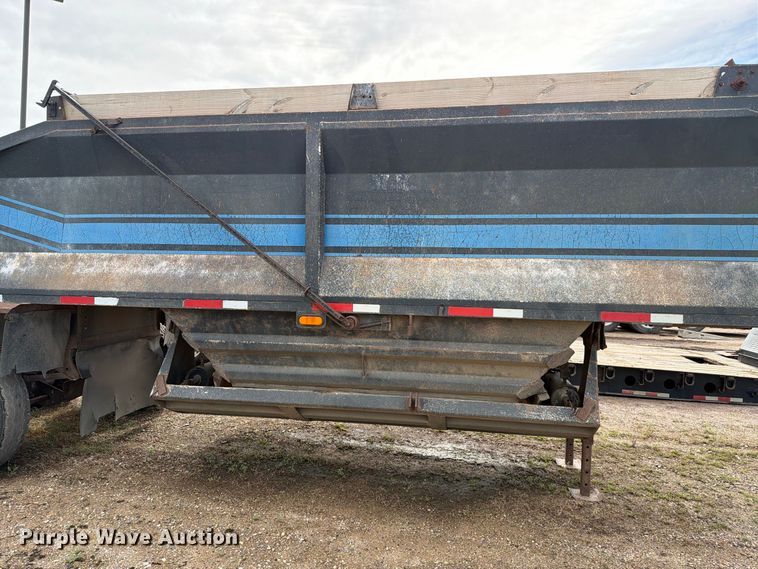 image for item EA0453 1995 Midland bottom dump trailer