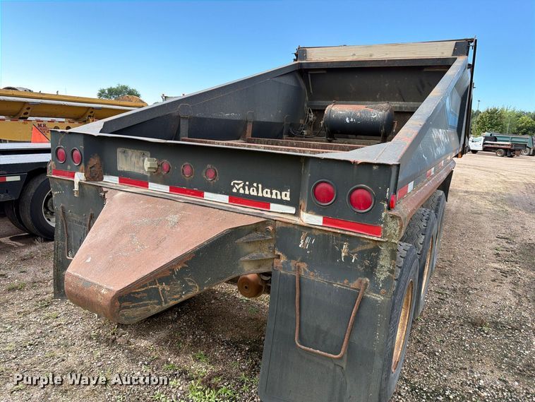 image for item EA0453 1995 Midland bottom dump trailer