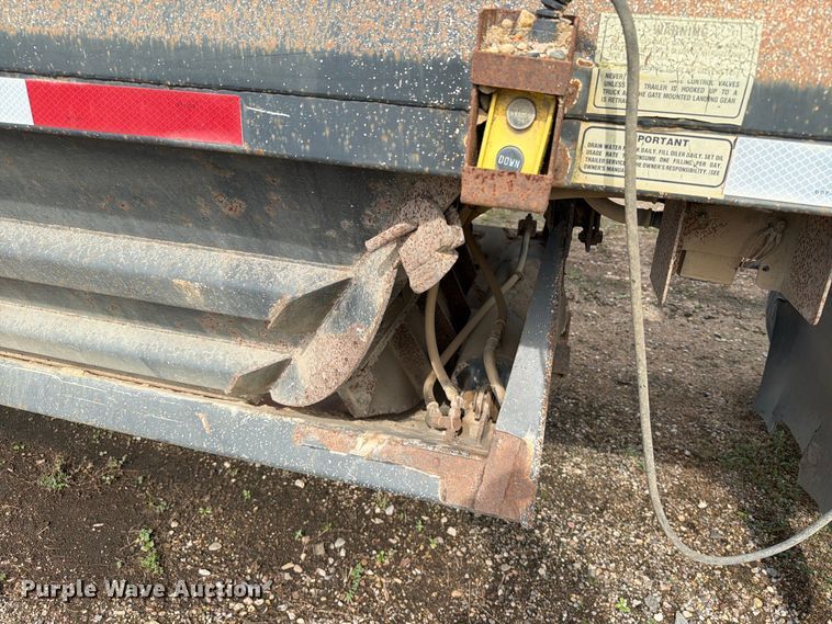 image for item EA0453 1995 Midland bottom dump trailer