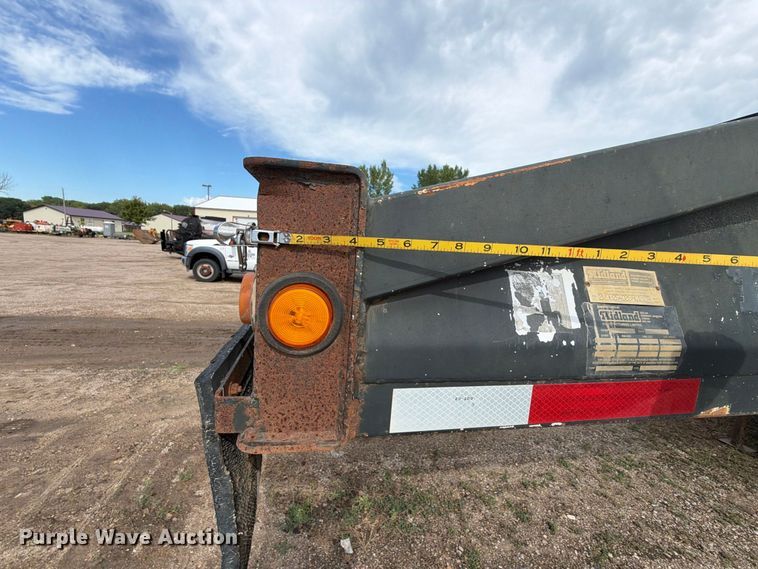 image for item EA0453 1995 Midland bottom dump trailer