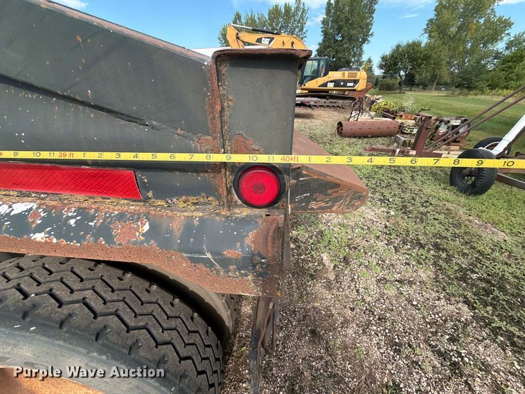 image for item EA0453 1995 Midland bottom dump trailer