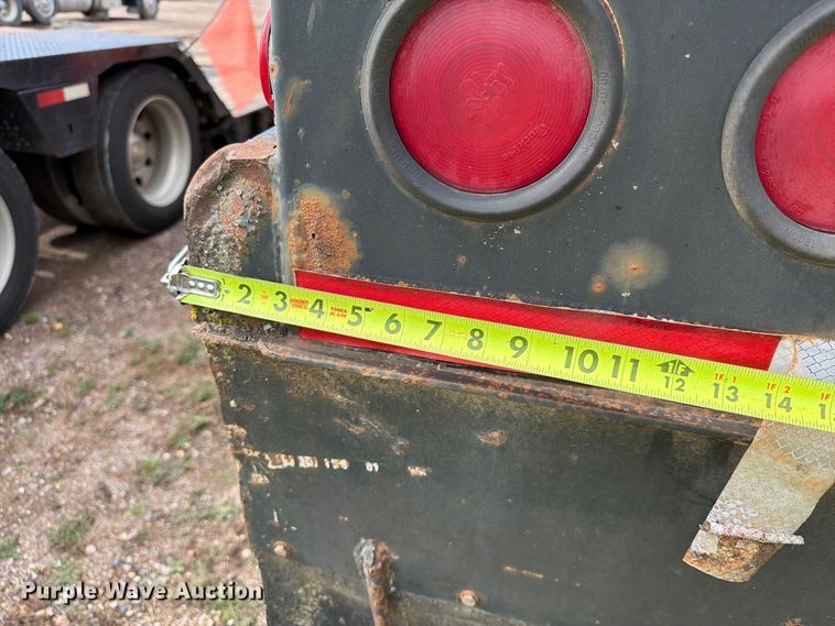 image for item EA0453 1995 Midland bottom dump trailer
