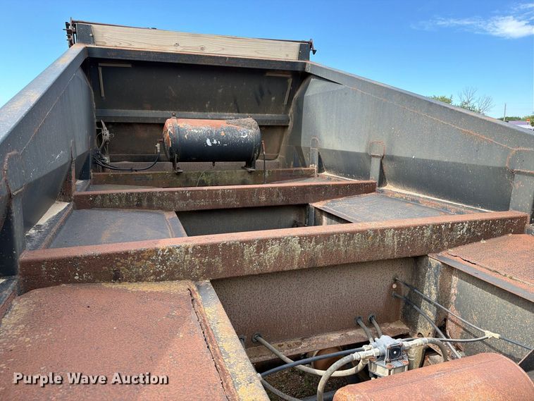 image for item EA0453 1995 Midland bottom dump trailer