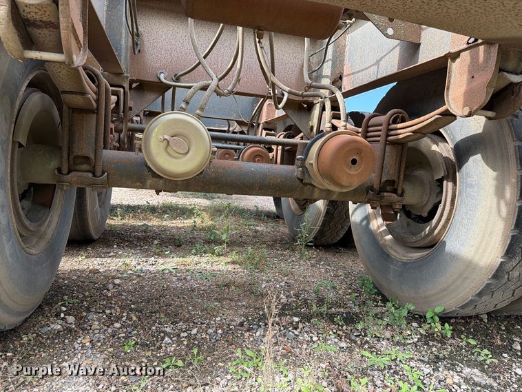 image for item EA0453 1995 Midland bottom dump trailer