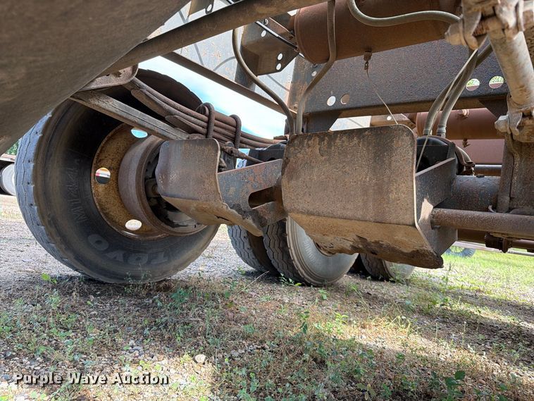 image for item EA0453 1995 Midland bottom dump trailer