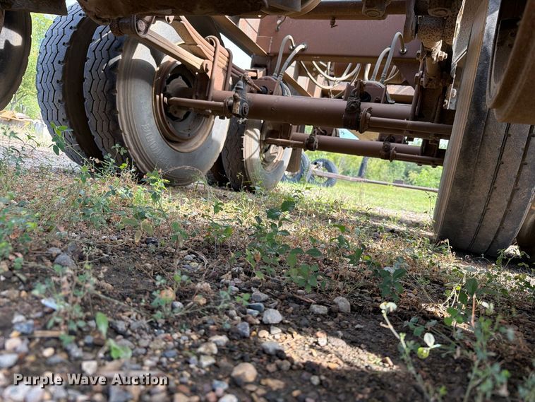 image for item EA0453 1995 Midland bottom dump trailer