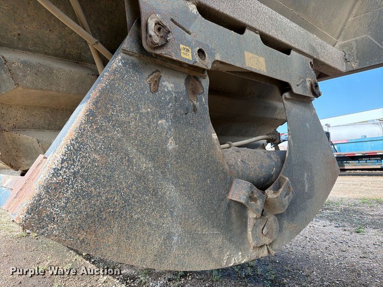 image for item EA0453 1995 Midland bottom dump trailer
