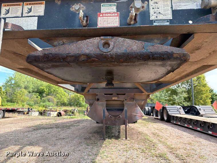 image for item EA0453 1995 Midland bottom dump trailer