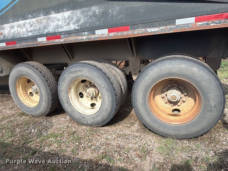 image for item EA0453 1995 Midland bottom dump trailer