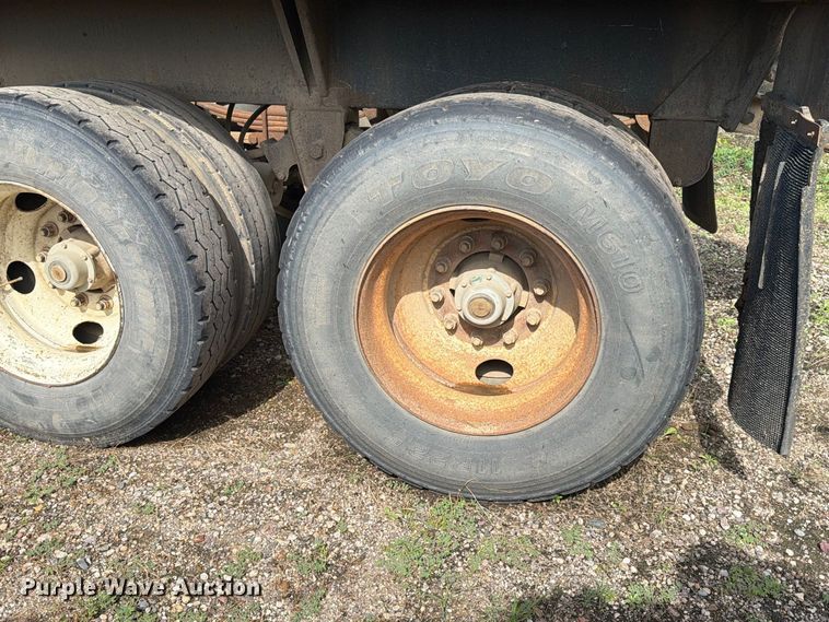 image for item EA0453 1995 Midland bottom dump trailer
