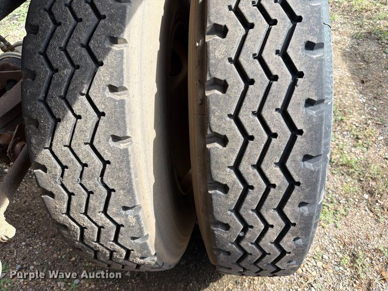 image for item EA0453 1995 Midland bottom dump trailer