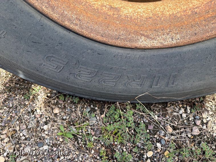 image for item EA0453 1995 Midland bottom dump trailer