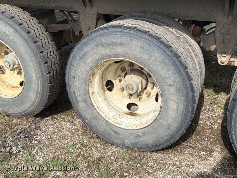 image for item EA0453 1995 Midland bottom dump trailer