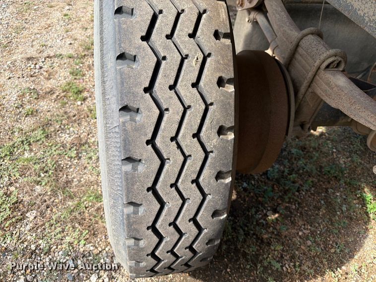 image for item EA0453 1995 Midland bottom dump trailer