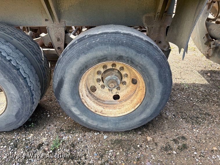image for item EA0453 1995 Midland bottom dump trailer