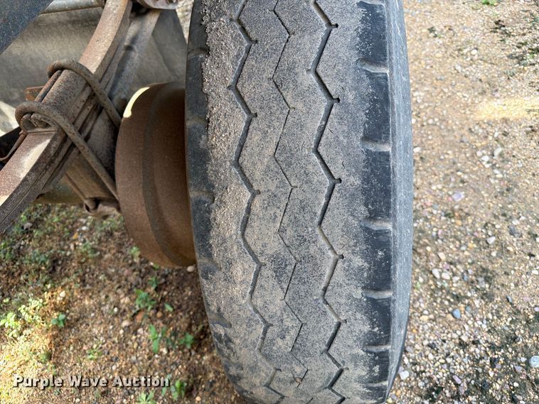 image for item EA0453 1995 Midland bottom dump trailer