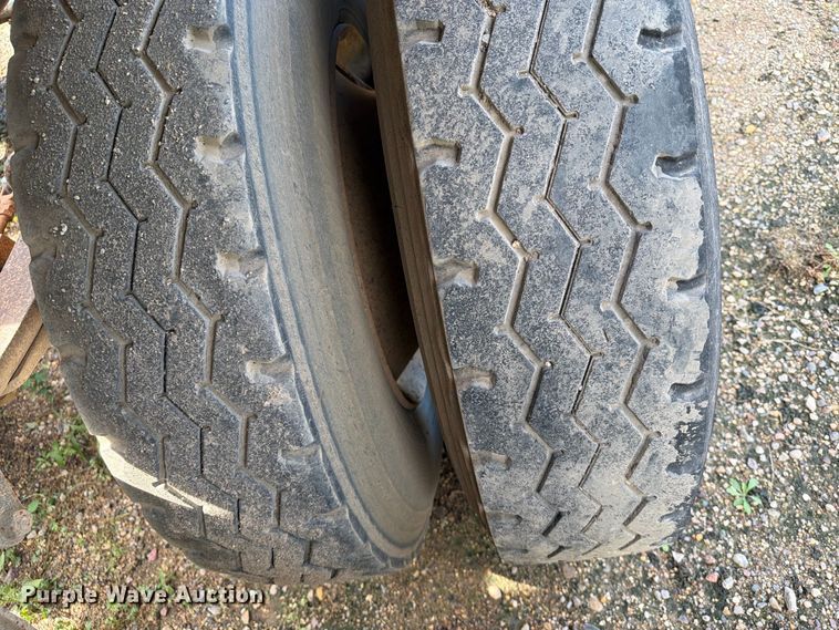 image for item EA0453 1995 Midland bottom dump trailer