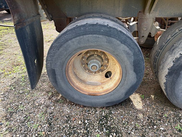 image for item EA0453 1995 Midland bottom dump trailer