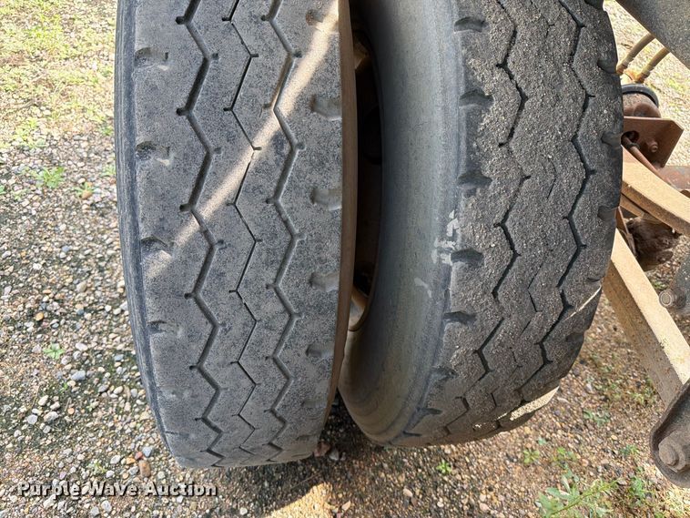 image for item EA0453 1995 Midland bottom dump trailer