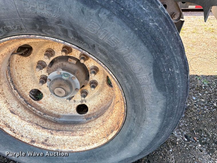 image for item EA0453 1995 Midland bottom dump trailer