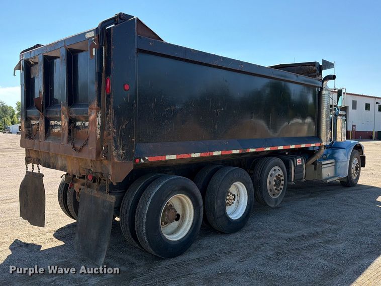 image for item EA0454 1991 Peterbilt 377 dump truck