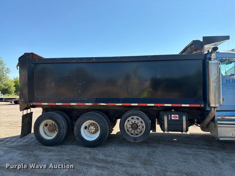 image for item EA0454 1991 Peterbilt 377 dump truck