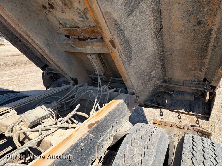 image for item EA0454 1991 Peterbilt 377 dump truck