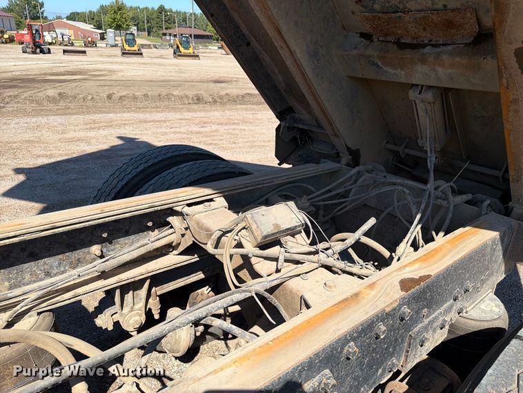 image for item EA0454 1991 Peterbilt 377 dump truck