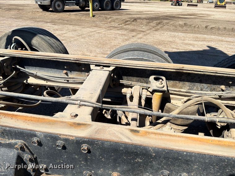 image for item EA0454 1991 Peterbilt 377 dump truck