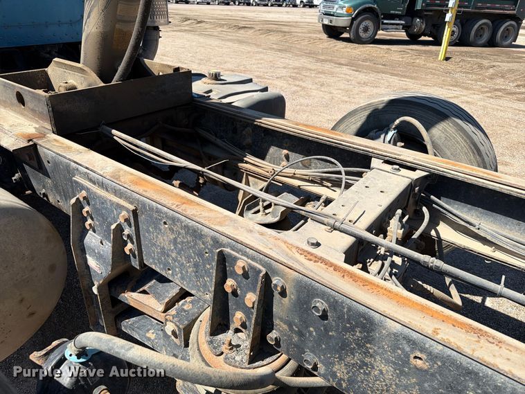 image for item EA0454 1991 Peterbilt 377 dump truck