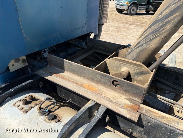 image for item EA0454 1991 Peterbilt 377 dump truck