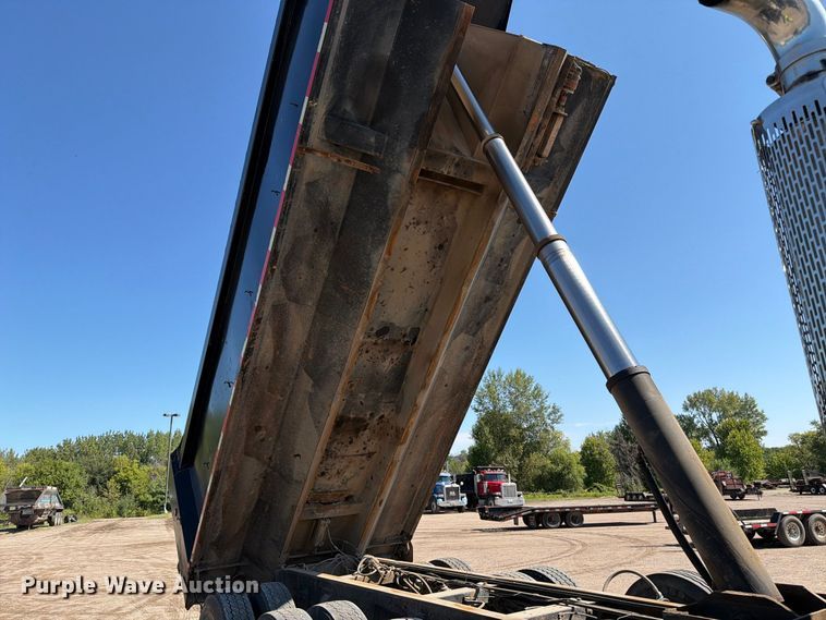 image for item EA0454 1991 Peterbilt 377 dump truck