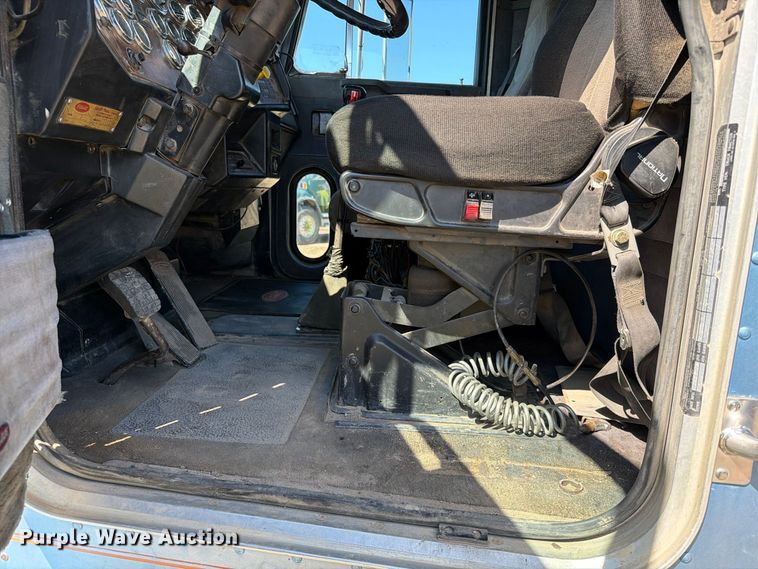 image for item EA0454 1991 Peterbilt 377 dump truck