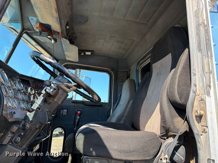 image for item EA0454 1991 Peterbilt 377 dump truck