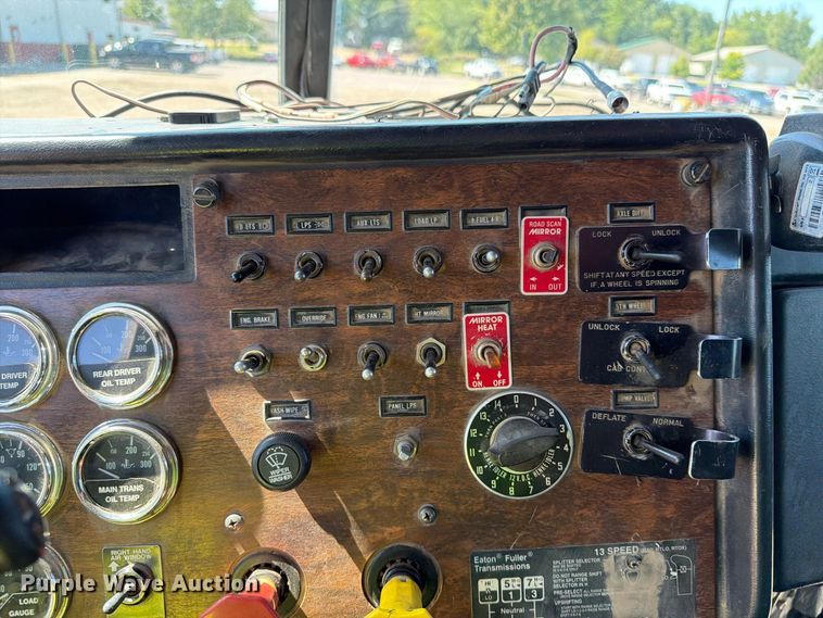 image for item EA0454 1991 Peterbilt 377 dump truck