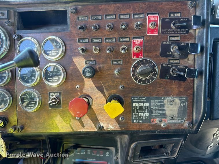 image for item EA0454 1991 Peterbilt 377 dump truck