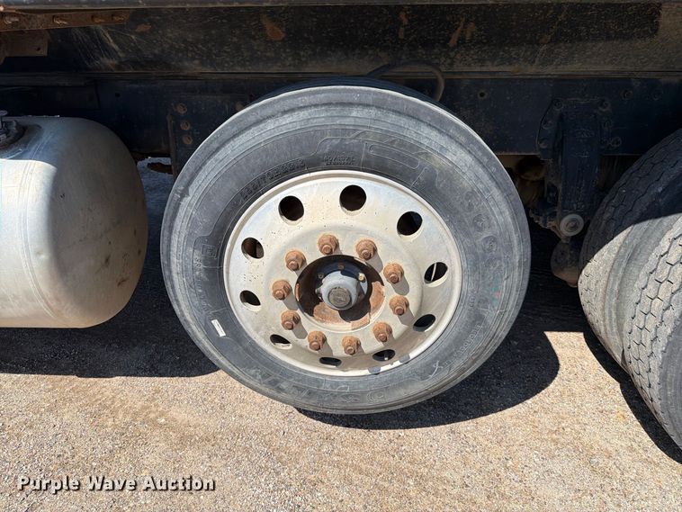 image for item EA0454 1991 Peterbilt 377 dump truck