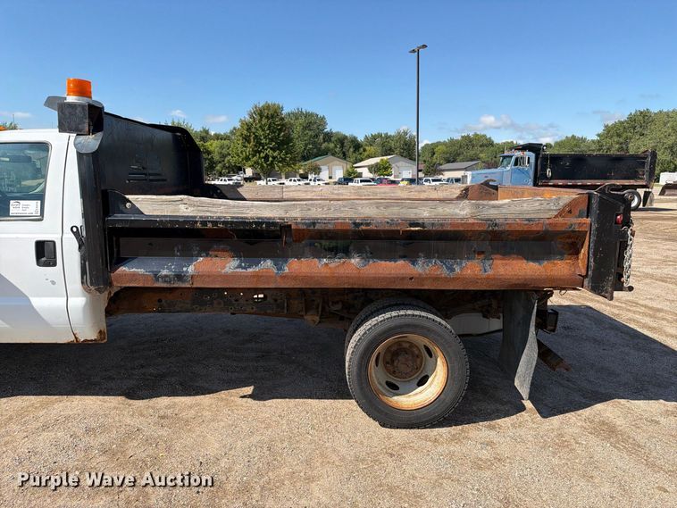 image for item EA0456 2000 Ford F450 Super Duty dump truck