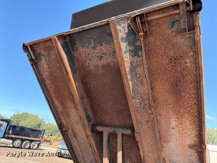 image for item EA0456 2000 Ford F450 Super Duty dump truck