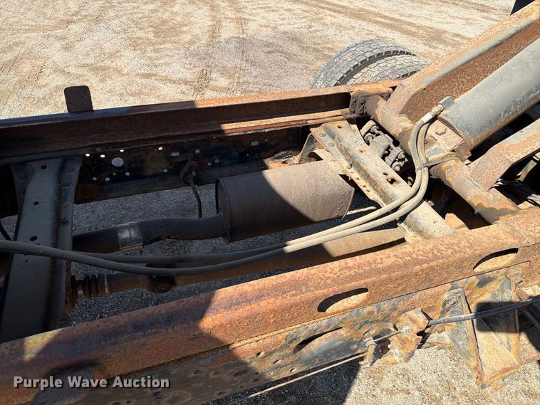 image for item EA0456 2000 Ford F450 Super Duty dump truck