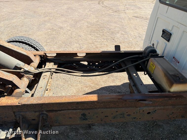 image for item EA0456 2000 Ford F450 Super Duty dump truck