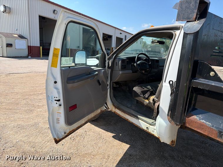image for item EA0456 2000 Ford F450 Super Duty dump truck