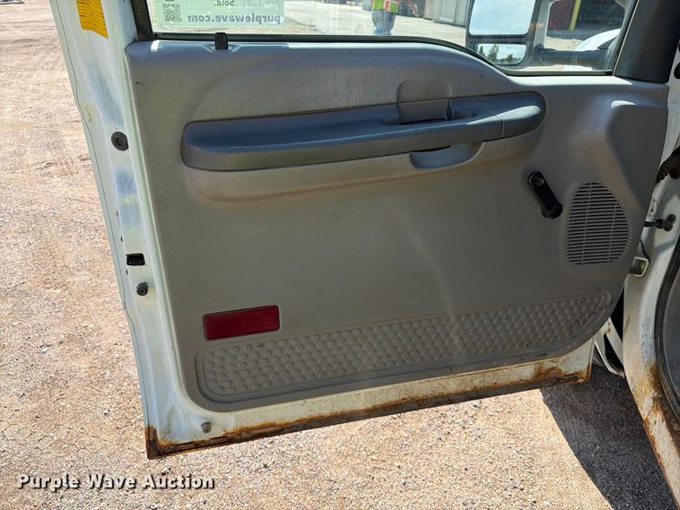 image for item EA0456 2000 Ford F450 Super Duty dump truck