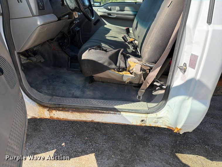 image for item EA0456 2000 Ford F450 Super Duty dump truck